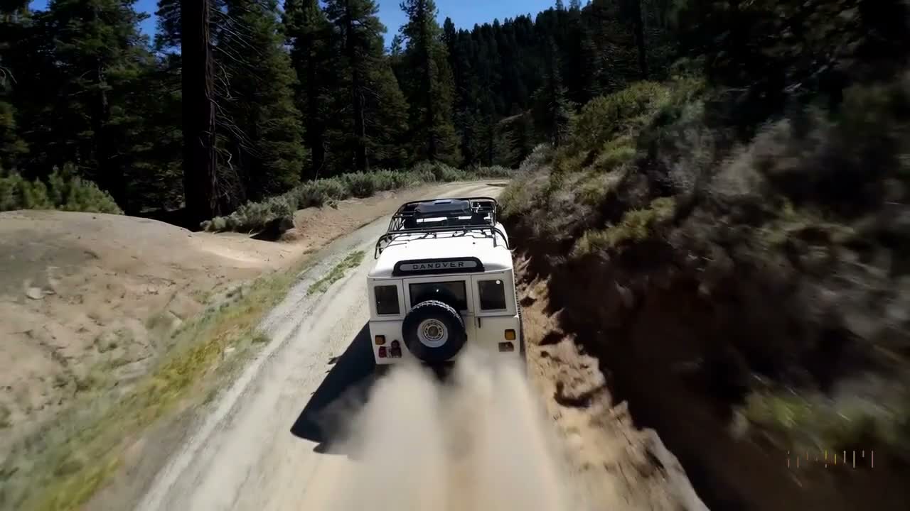 山路扬尘越野镜头